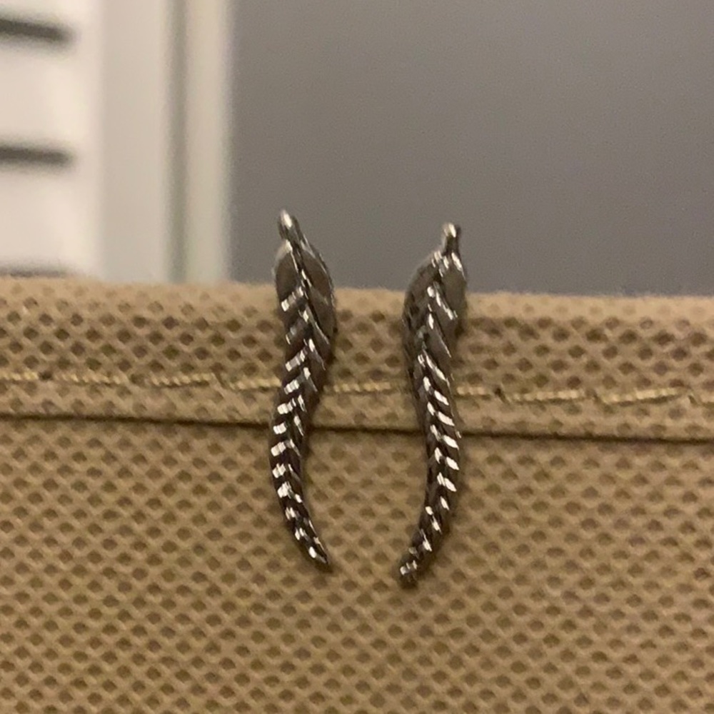 NWT dainty gold or silver ear crawler - Picture 4 of 4